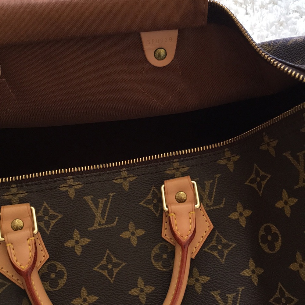 {Louis Vuitton} luggage bag - Picture 3 of 5